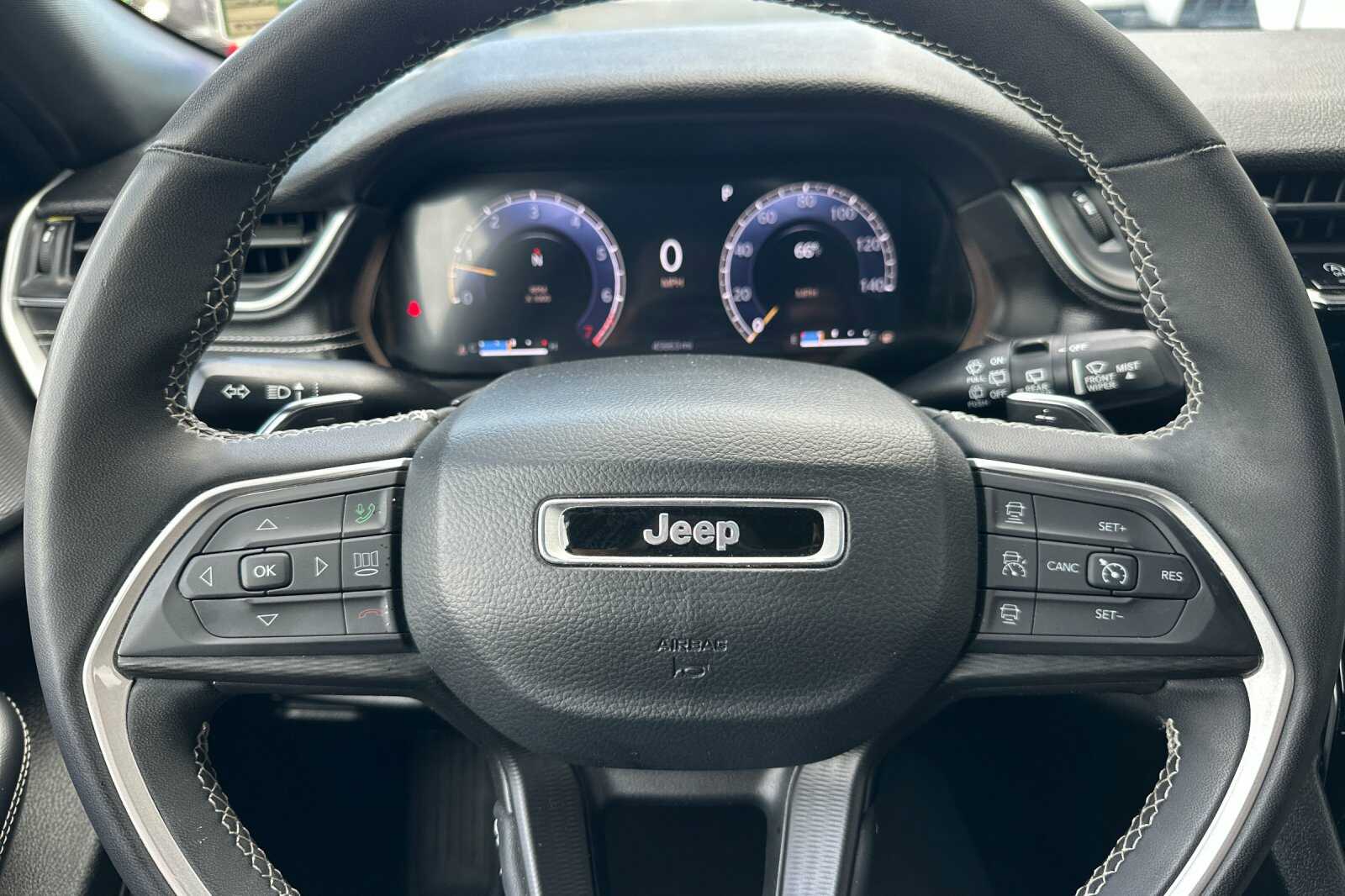 Vehicle image 11 of 28