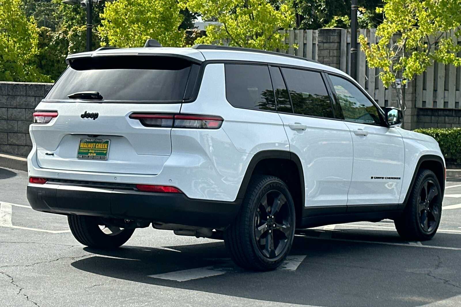 Vehicle image 5 of 28