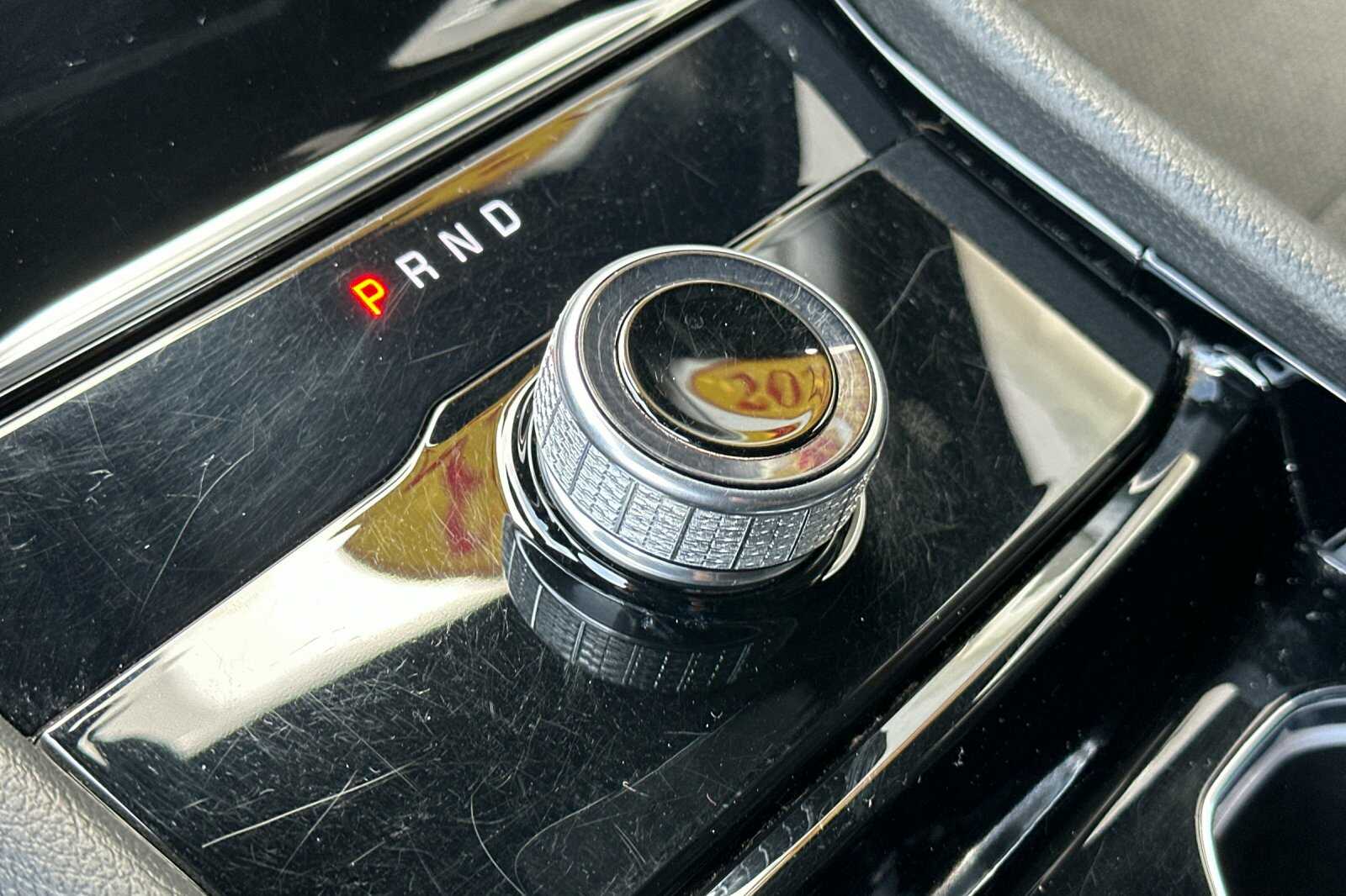 Vehicle image 27 of 28