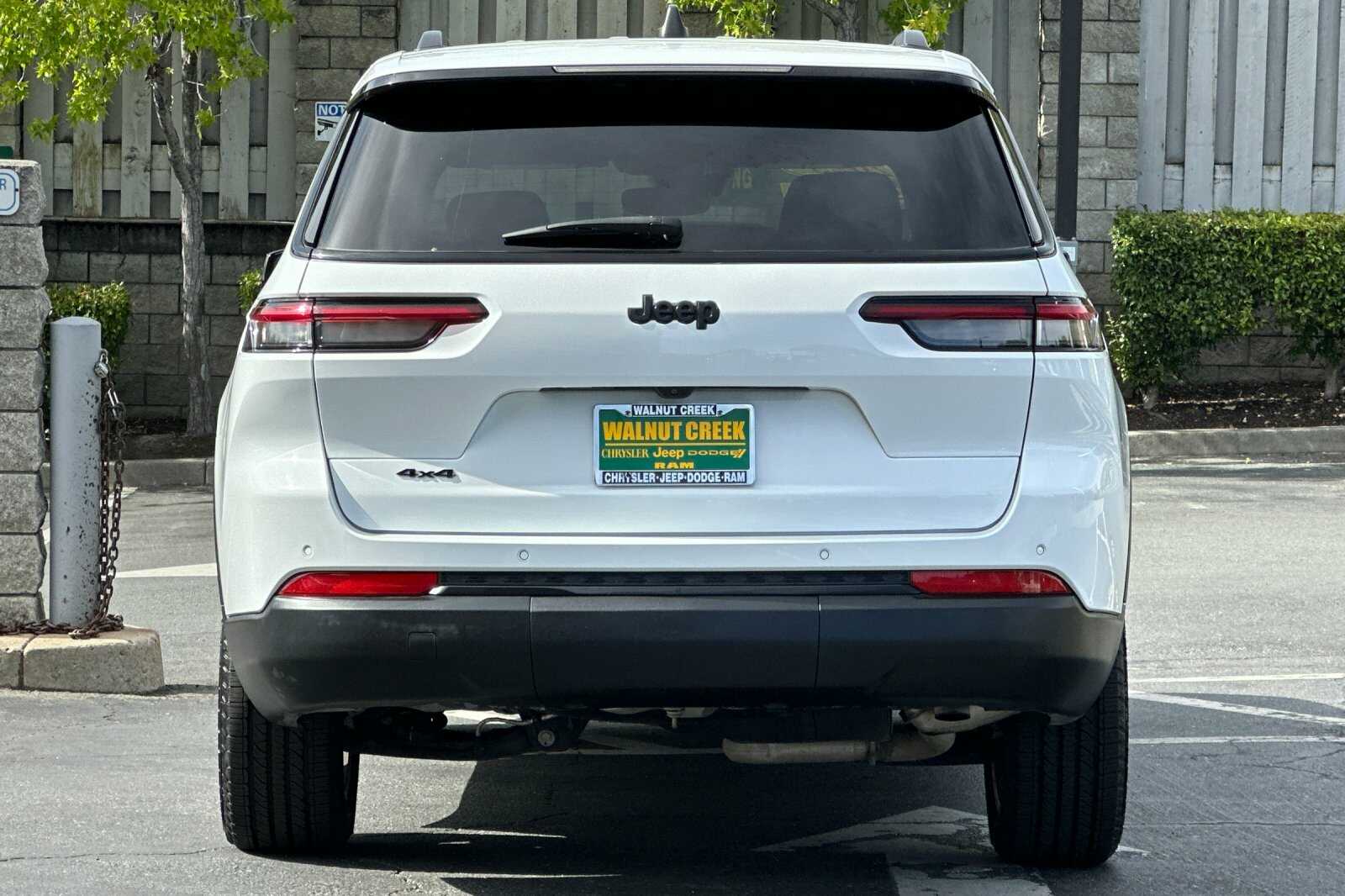 Vehicle image 6 of 28