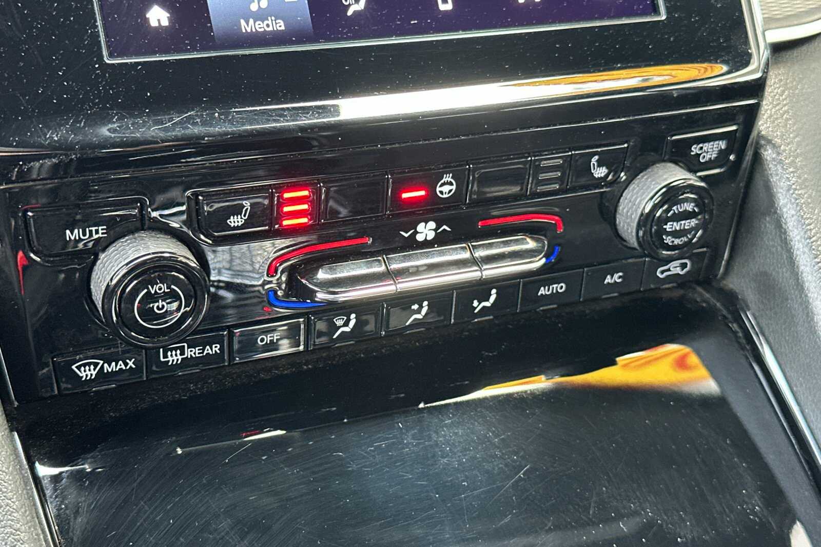 Vehicle image 26 of 28