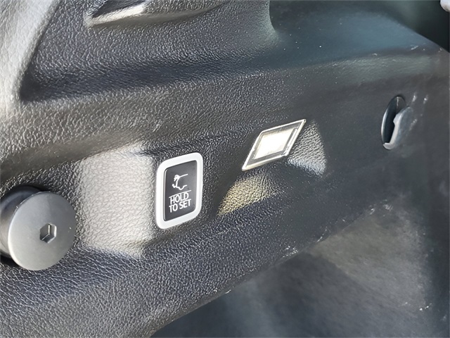 Vehicle image 24 of 31
