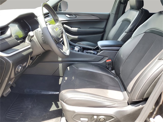 Vehicle image 16 of 31