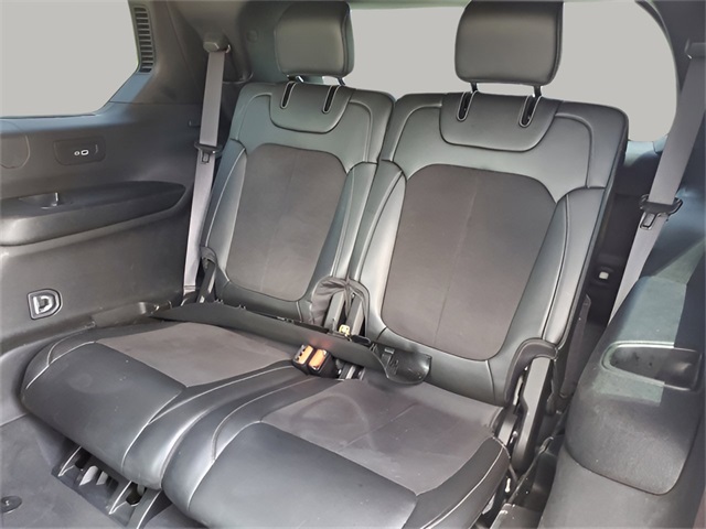 Vehicle image 14 of 31