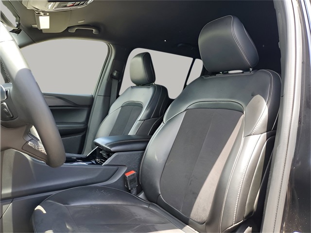 Vehicle image 13 of 31