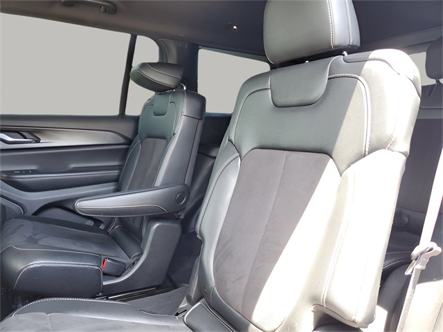 Vehicle image 12 of 31