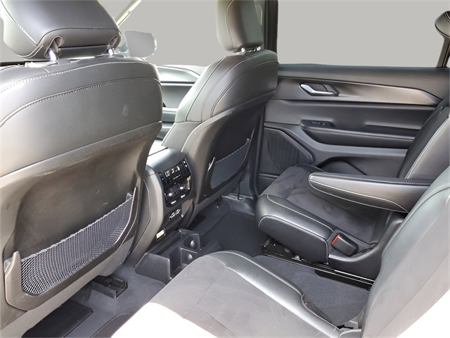 Vehicle image 15 of 31