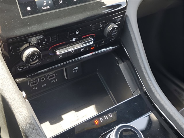 Vehicle image 21 of 31