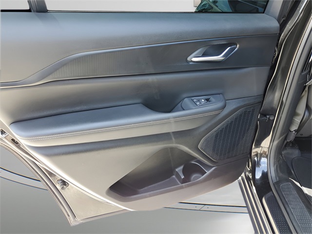 Vehicle image 23 of 31