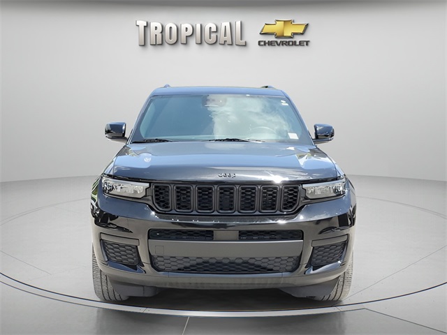 Vehicle image 2 of 31