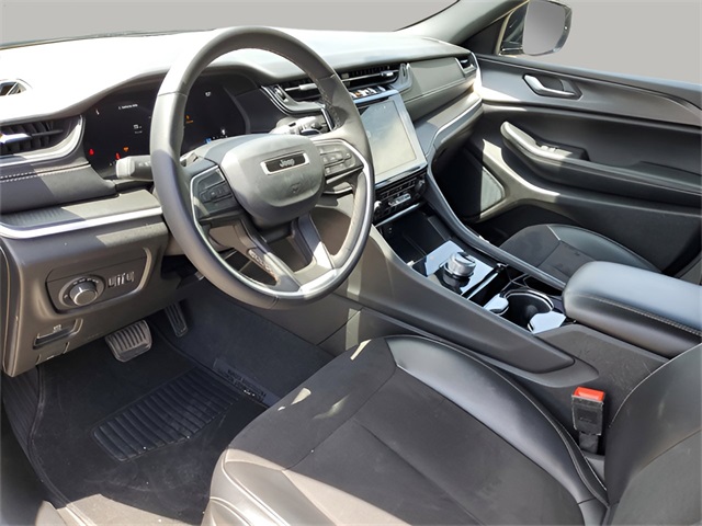 Vehicle image 17 of 31