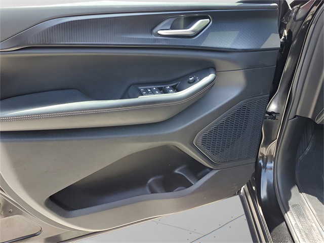 Vehicle image 22 of 31