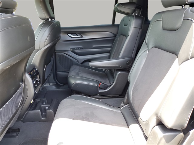Vehicle image 11 of 31