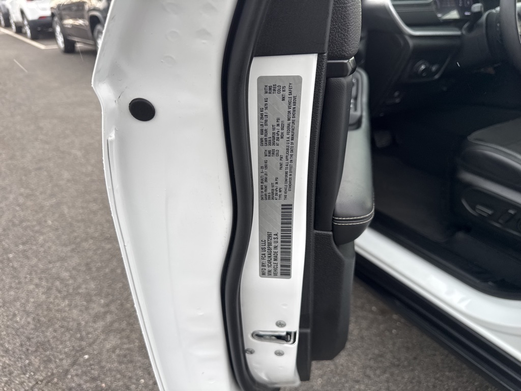 Vehicle image 21 of 30