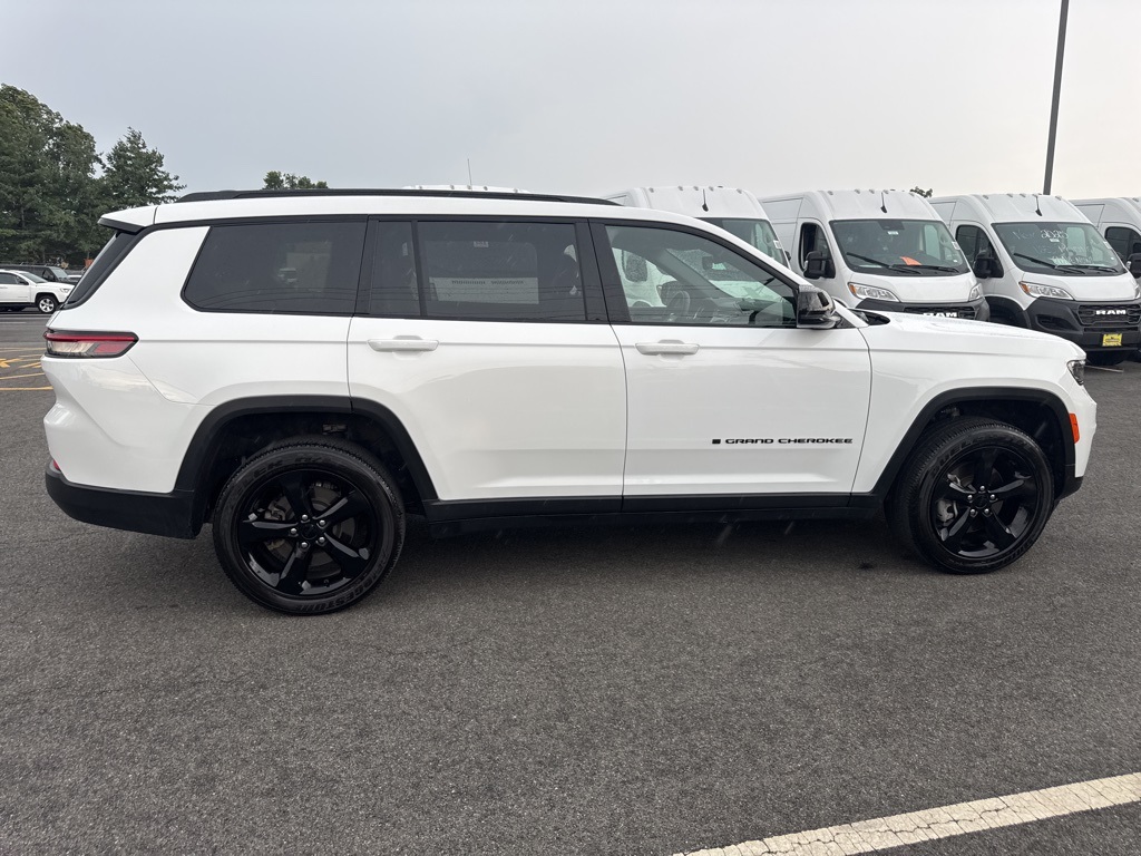 Vehicle image 4 of 30