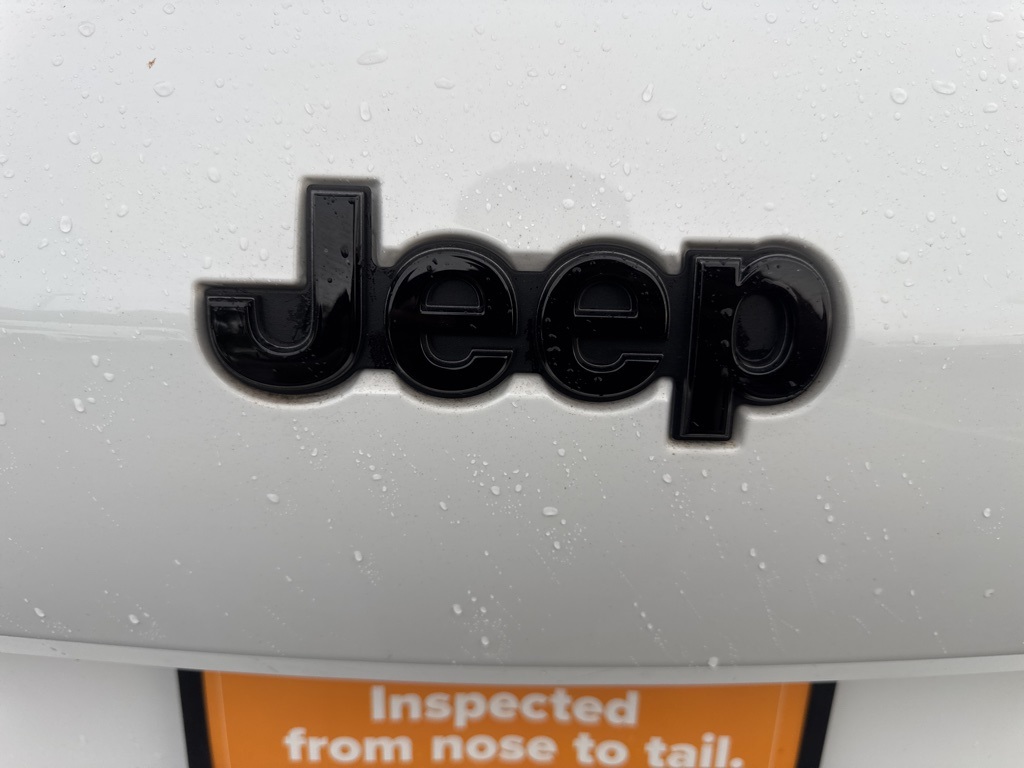 Vehicle image 26 of 30