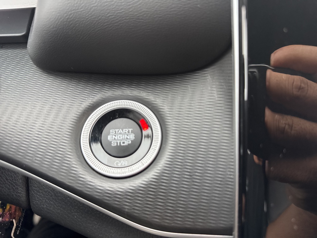 Vehicle image 19 of 30