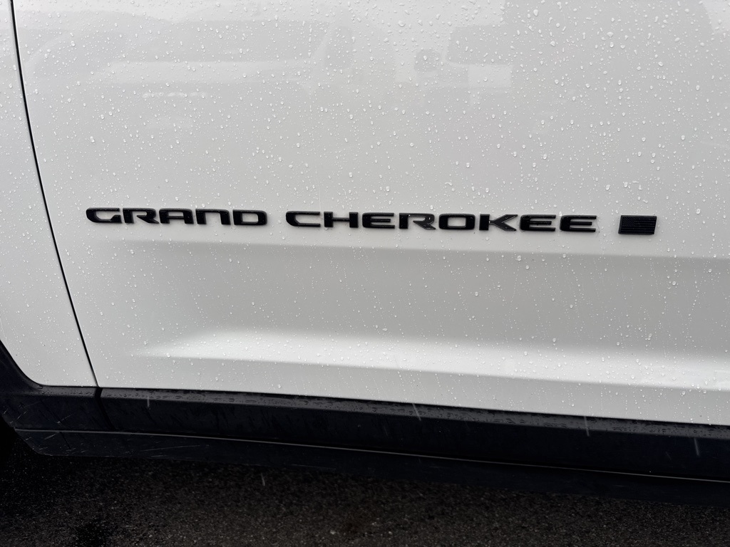 Vehicle image 23 of 30