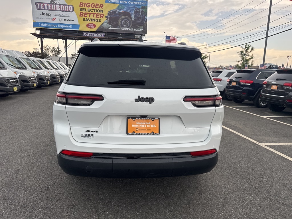 Vehicle image 28 of 30