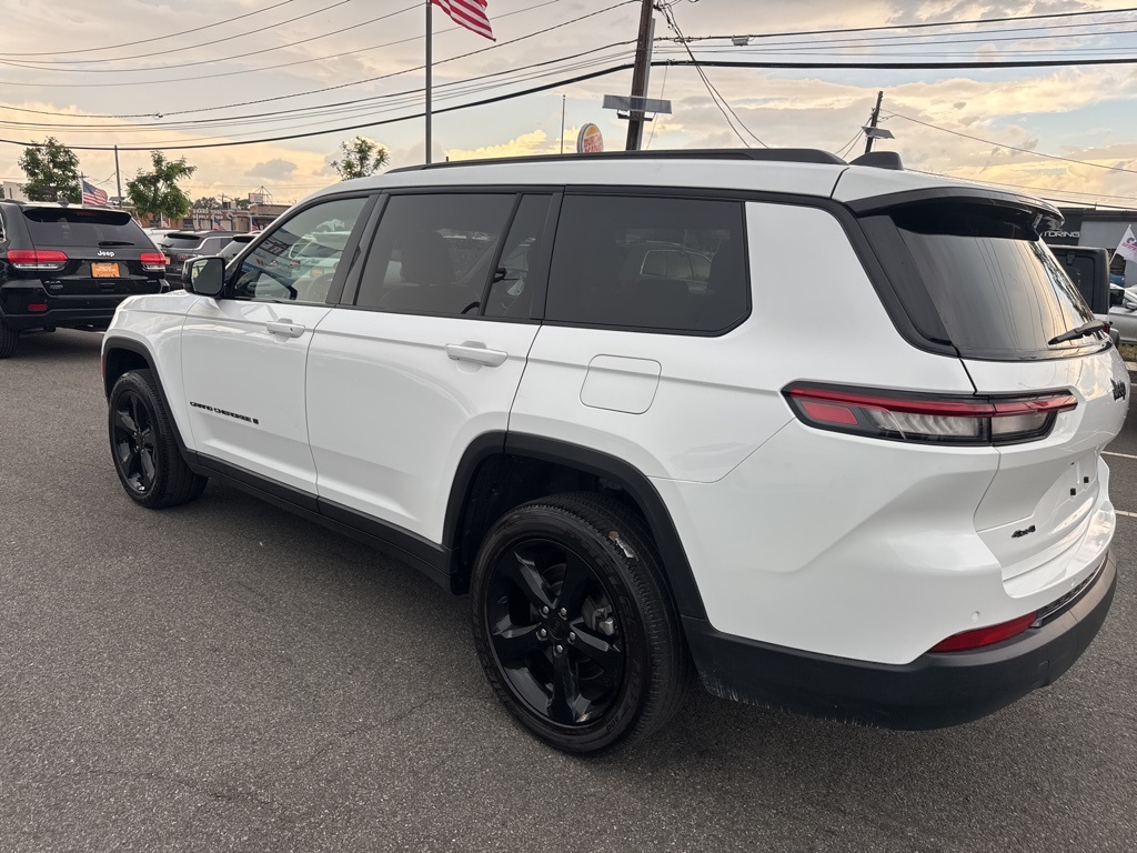 Vehicle image 6 of 30