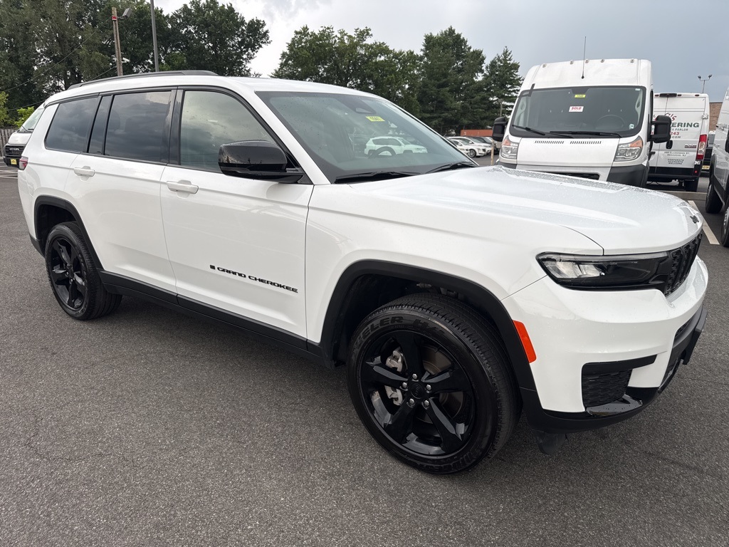 Vehicle image 3 of 30
