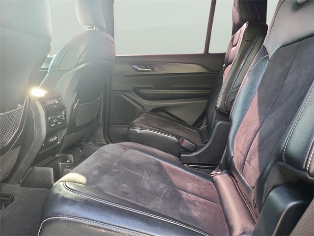 Vehicle image 13 of 35
