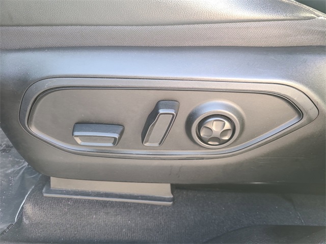 Vehicle image 34 of 35