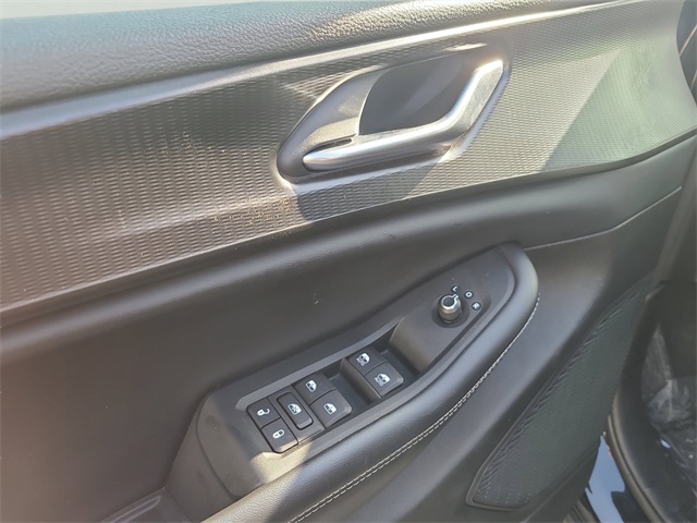 Vehicle image 28 of 35