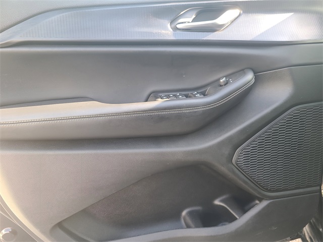 Vehicle image 27 of 35