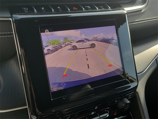 Vehicle image 21 of 35