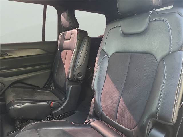 Vehicle image 11 of 35