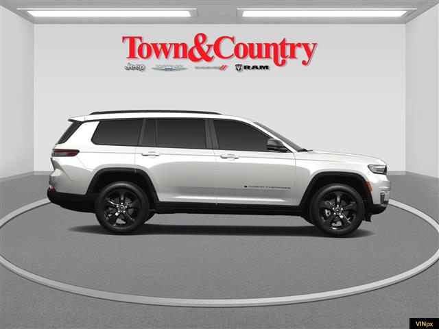 2023 Jeep Grand Cherokee L Limited Image 7 of 24