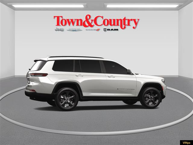 2023 Jeep Grand Cherokee L Limited Image 8 of 24