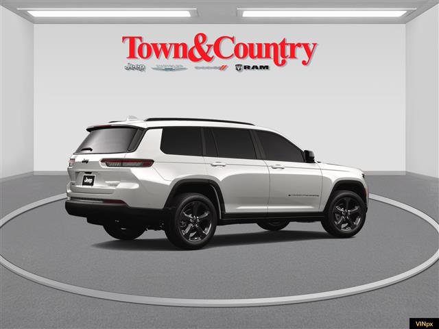 2023 Jeep Grand Cherokee L Limited Image 9 of 24