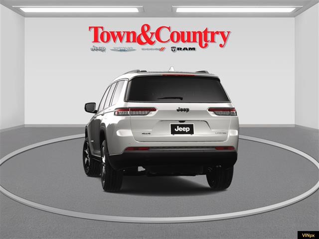 2023 Jeep Grand Cherokee L Limited Image 12 of 24