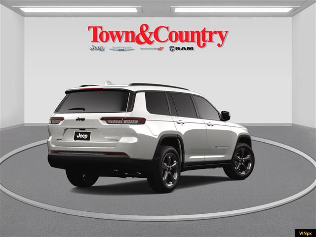 2023 Jeep Grand Cherokee L Limited Image 10 of 24