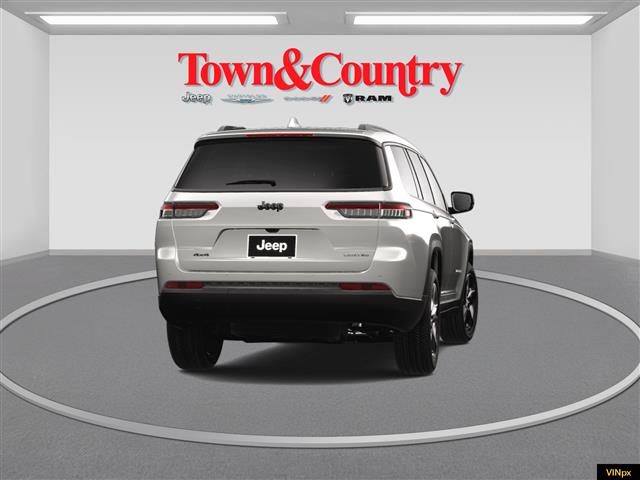 2023 Jeep Grand Cherokee L Limited Image 13 of 24