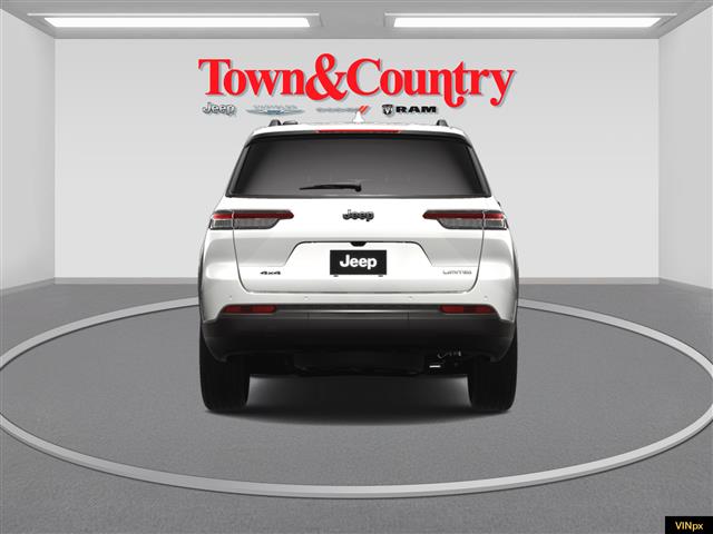 2023 Jeep Grand Cherokee L Limited Image 11 of 24