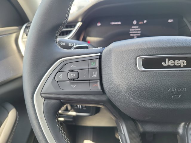 Vehicle image 21 of 30