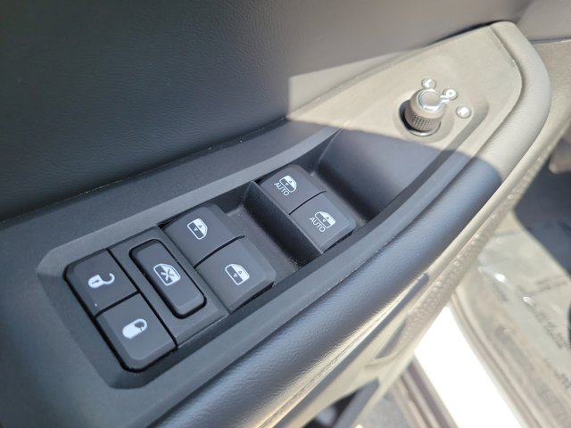 Vehicle image 19 of 30