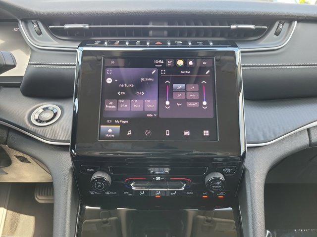 Vehicle image 25 of 30