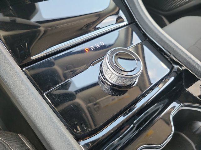 Vehicle image 26 of 30