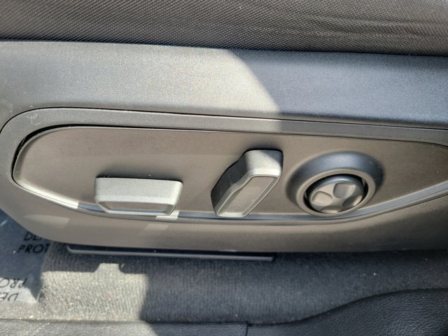 Vehicle image 17 of 30