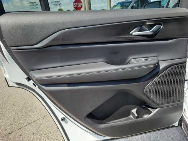 Vehicle image 11 of 30