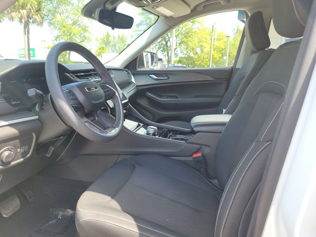 Vehicle image 16 of 30