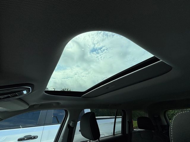 Vehicle image 11 of 18