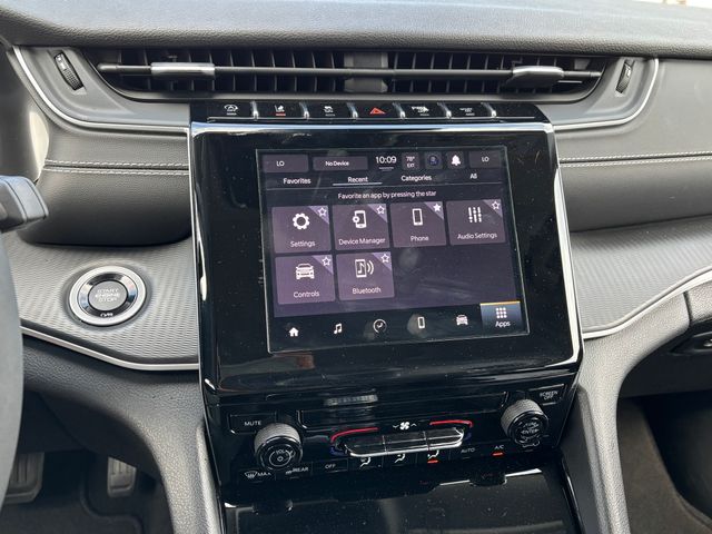Vehicle image 13 of 18