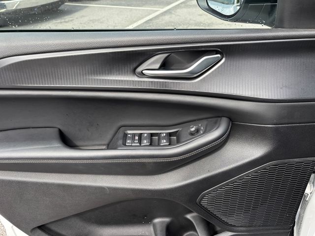 Vehicle image 16 of 18