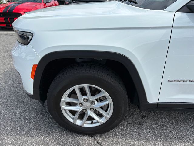 Vehicle image 10 of 18