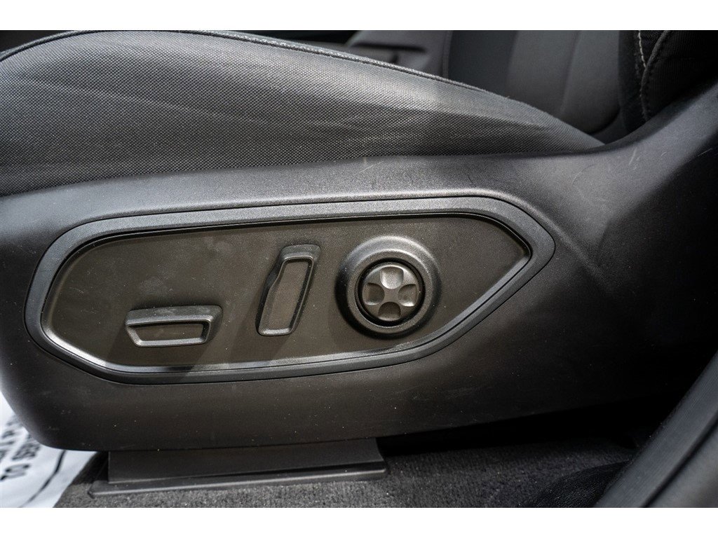 Vehicle image 31 of 43